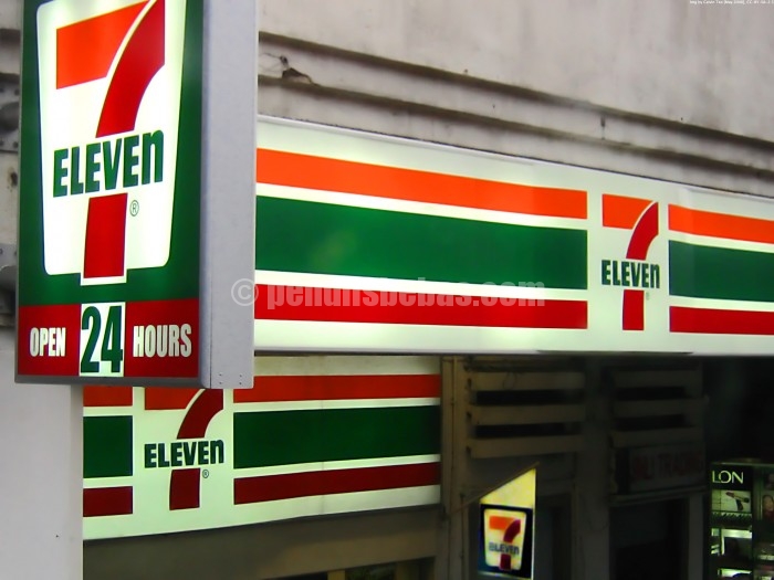 7 Eleven store front