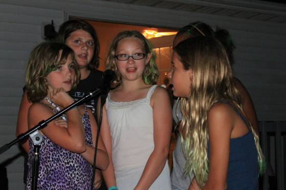girls singing