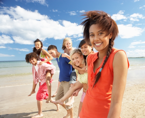 keeping your teens safe this summer -teenagers walking on the beach