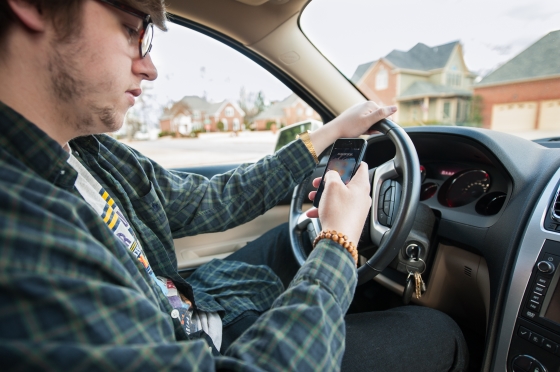 four ways to encourage your teen to never text and drive - teenage man texting while driving