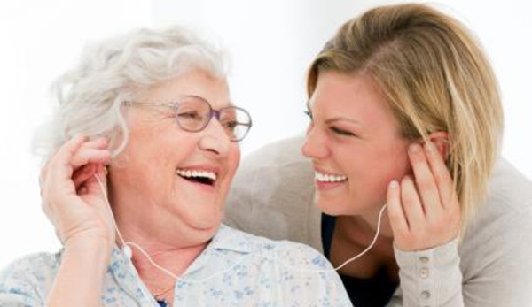 treating dementia with music - elderly mother listening to music with daughter