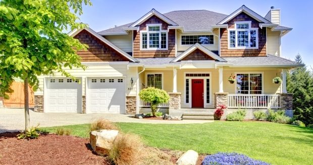 curb appeal - picture of a beautiful American home with excellent curb appeal