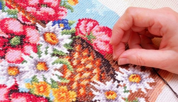 how to do embroidery like a pro -embroidering a picture