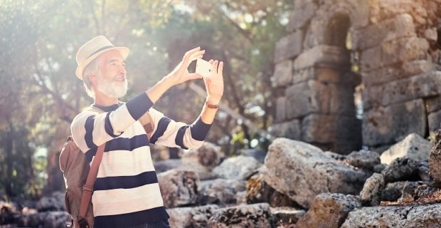 simple and enjoyable hobbies for active seniors -senior taking pictures with cell phone