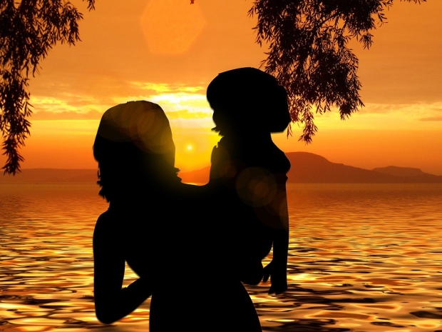 single parents debt management and avoiding it-silhouette of single mom holding her child