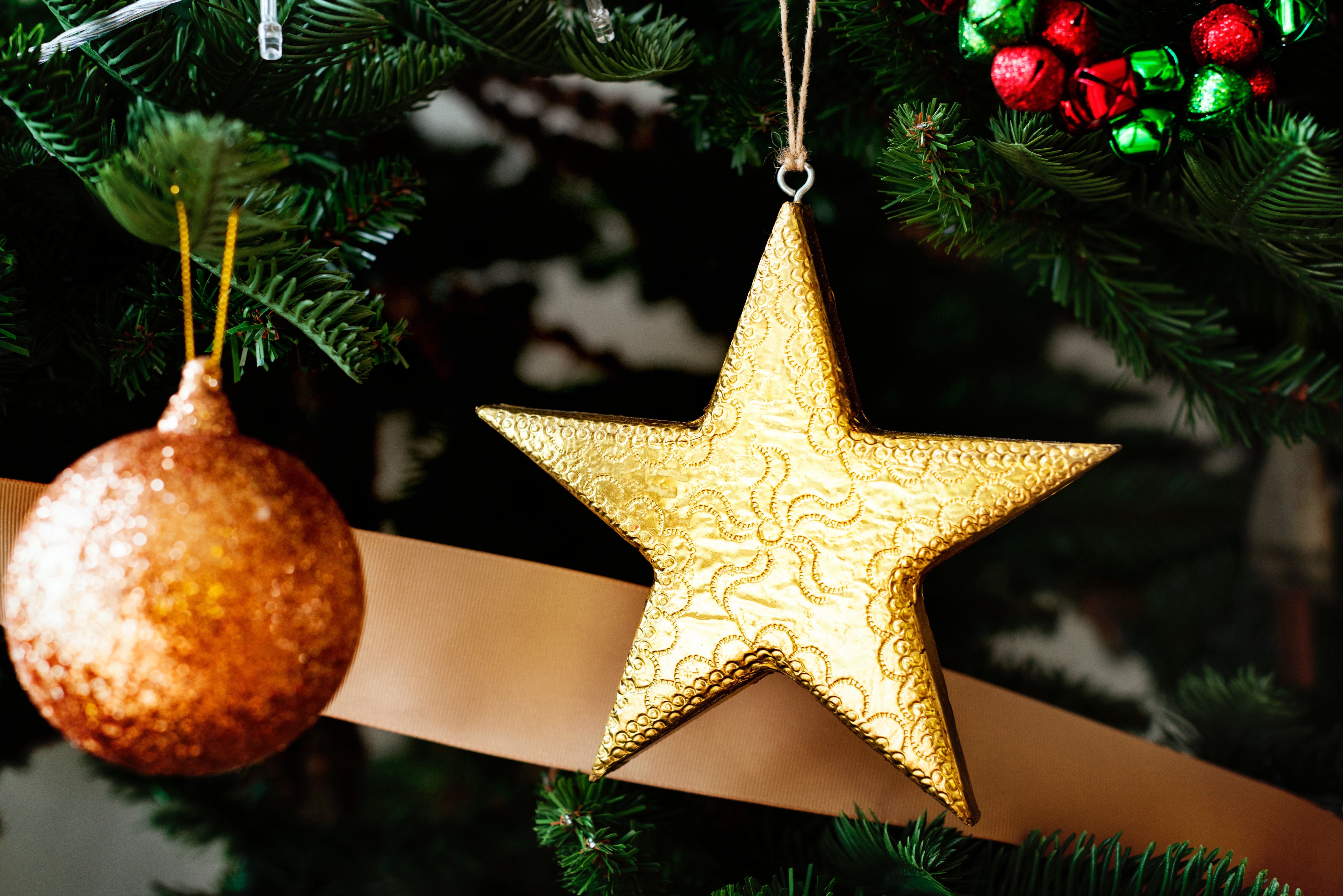 Memorable family Christmas on a budget-star ornament and Christmas decor