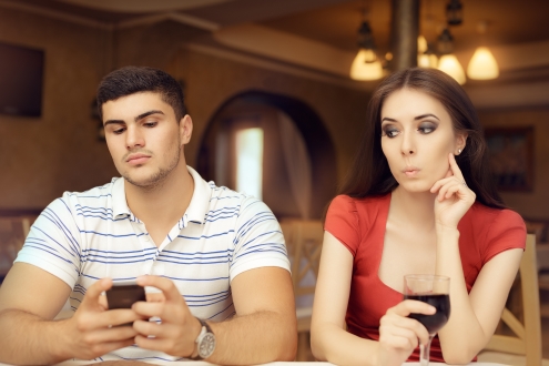 wife spying on husband's smartphone