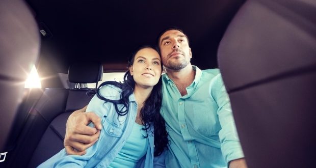 how a couple terrified a cab driver -a hugging couple in the back of a taxi