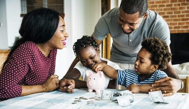 Four ways to teach kids financial literacy-A couple teaching their kids financial lessons