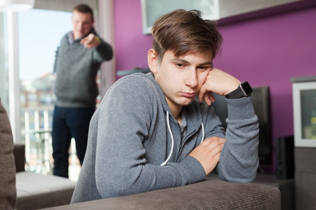 Is it wrong for a stepparent to flip off their 15-year-old stepson-Dissatisfied father scolds young son