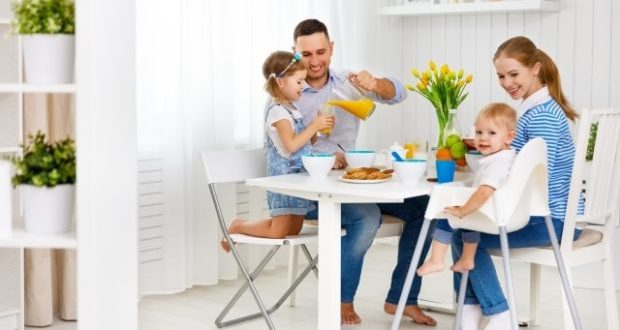 Easy breakfast ideas for busy families-A family enjoying breakfast
