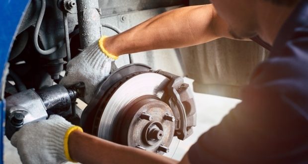How to replace brake discs on your car- A man changing the brake discs of a car