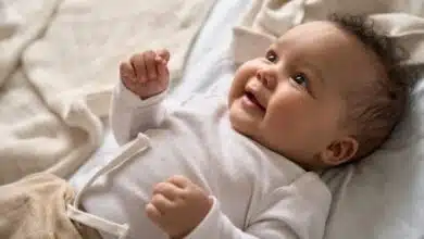 keeping your baby comfy in the crib-Happy cute baby girl lying on comfortable crib