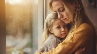 why kids hate their stepparents-A mother comforts her grieving little daughter.